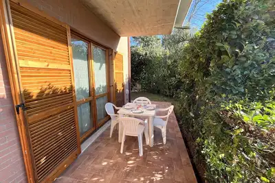 Image de Two-room apartment with garden