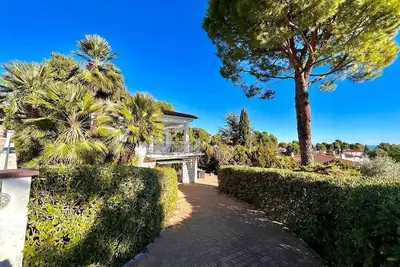 Image de Beautiful villa with sea view terrace and taunus garden