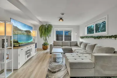 Image de •Hot Tub •Movie Room •Ev Charger •Fire Pit •Patio •3 King Beds •Sleeps 6