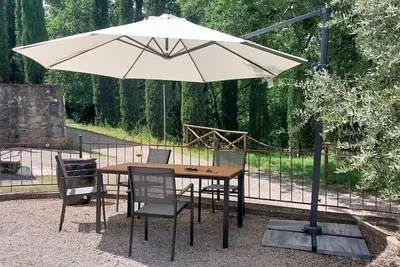 Image de Casa Corniolo, sunny vacation home in Monte San Savino in the heart of Tuscany.