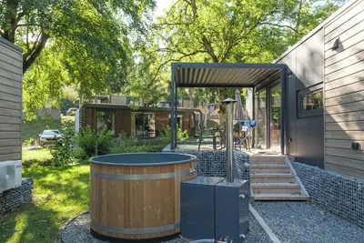 Image de Warm water, warm memories – Sauwer Lodge.