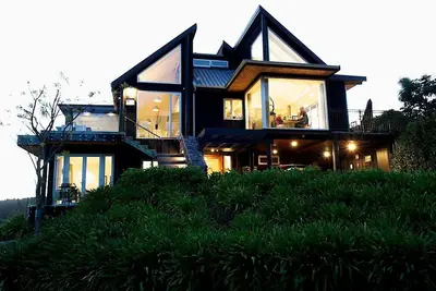 Image de Stunning Suite at a Deluxe Lake Taupo Lodge