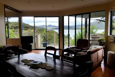 Image de Secluded Beach Cabin near the Bay of Islands, New Zealand