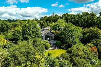 Image de A quiet garden retreat where birdsong sets the pace. , New Zealand