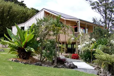 Image de Gorgeous Cottage Rental in with Sub-Tropical Gardens near Kerikeri, Bay of Islands in New Zealand