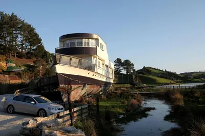 Image de Superb Glamping Accommodation on a Historic Ship in the Waikato Region, North Island