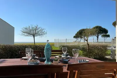 Image de Vue mer exceptionnelle-Piscine-Jardin-Résidence de standing
