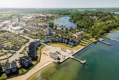 Image de Vacation apartment with terrace and sauna directly on the banks of the Müritz in Hafendorf Müritz