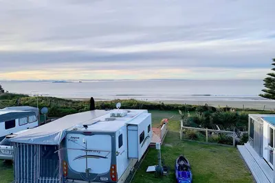 Image de 35 Step to Beach! True Oceanfront with Surf Views