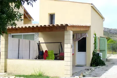 Image de Gîte L'amandière : maison de vacances avec vue montagne, Wi-Fi et climatisation