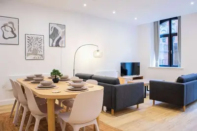 Image de Modern 4-Bed Apartment • Leeds Business District