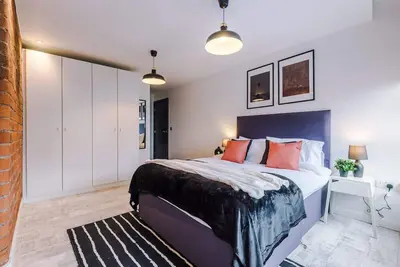 Modern 2-Bed Flat in Central Leeds - Sleeps 6