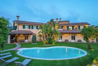 Image de Maison de vacances privée avec climatisation, bain à remous, piscine, Wifi, Tv, patio