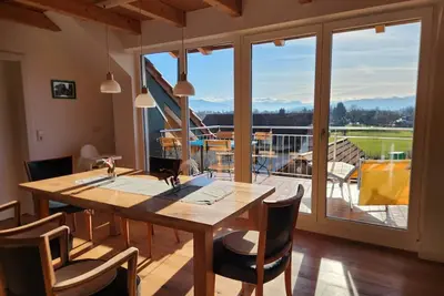 Image de Jacklis Haus anno 1657 – Éco-gîte avec vue sur les montagnes, grand jardin & piscine
