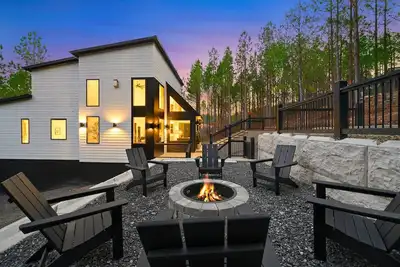 Image de Modern Chalet Retreat | 1br + Loft & Bunks in Secluded Broken Bow