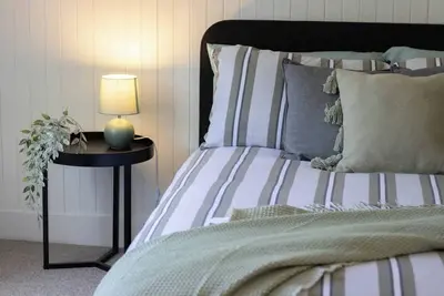 Image de This is a clean, comfortable and affordable three bedroom home on a quiet street in Newington