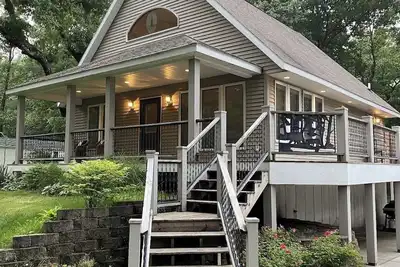 Image de 3 Br + loft ~ sleep 13 ~ Ac ~ Wifi ~ Firepit ~ King Bed ~ Ev-Rv Outlet ~ 3 Level