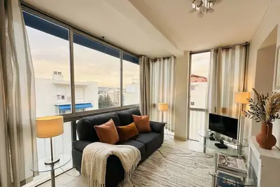 Image de High-Floor 2-Bed Apartment near Martinez Hotel 5-Min Walk to Beach Ac