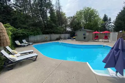 Image de Beautiful cottage located just steps from the main beach