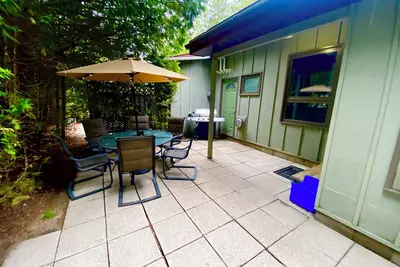 Image de Beautiful cottage located just steps from the main beach!