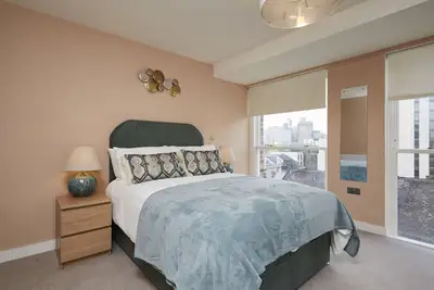 Image de Appartement-City Centre Location -Royale-Salle de bain privée-Vue ville