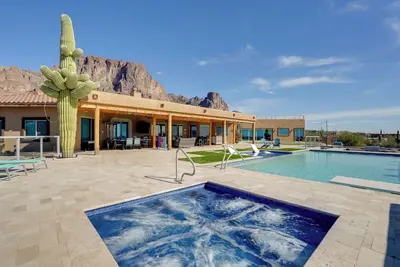 Image de Luxury Outdoor Oasis! Superstition Mtns Retreat