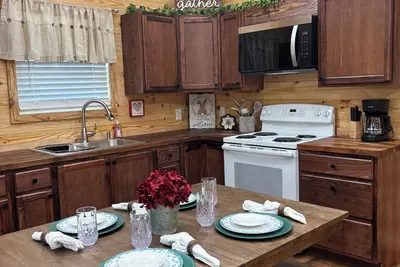 Image de The Red Magnolia on the Lake