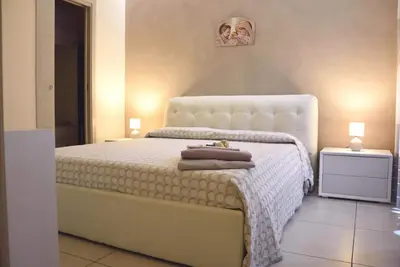 Image de Appartement 'Sea Paradise' avec vue sur la montagne, terrasse privée et climatisation