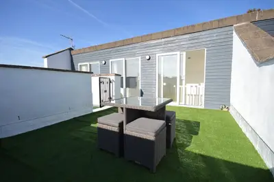 Image de Whole Apt. Groups | Sleeps 7 | Hot Tub & Sun Terrace | 12min Walk City & Castle