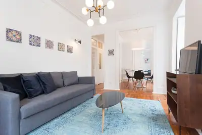 Image de Sunlit Two-Bedroom Retreat in Central Lisbon