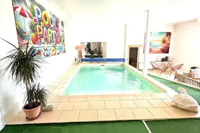Image de Gîte avec piscine intérieure, jacuzzi et terrain de pétanque