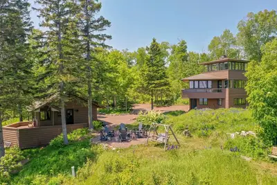 Image de Lakeside and Treehouse - Lake Superior - Schroeder, Minnesota - Cascade Vacation