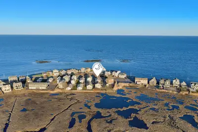 Image de Crescent Breeze at the Beach