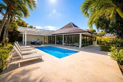 Cerezas 57 - Villa Moderna con Piscina Privada