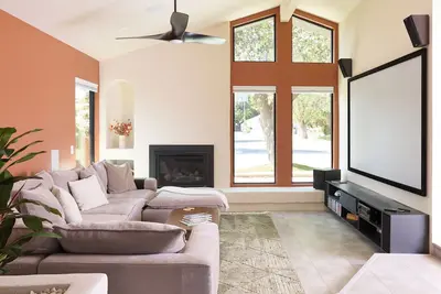 Image de Retro Ranch: Home Theater, Pool/Spa, Pet Friendly