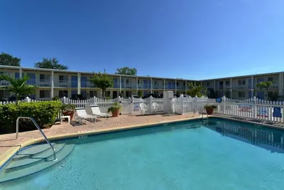 Image de Enjoy Relaxation in Family-Friendly Room Near Ellenton Premium Outlet - 5. 1miles