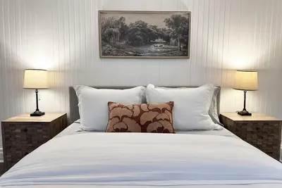 Image de Spacious 3-bedroom apt near the Utica Memorial Auditorium 2nd Floor Non-Smoking