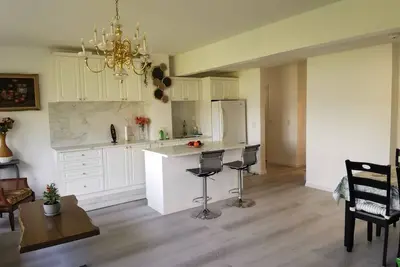 Image de New 3br Guest Suite |  Lakeview, Private Entry