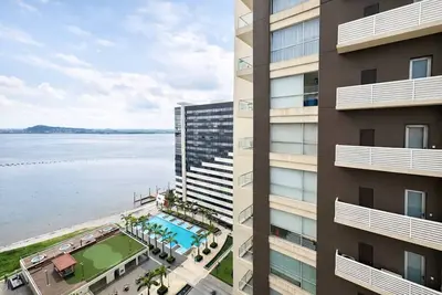 Image de Modern 2br Apt. on the 14th Floor + free Parking