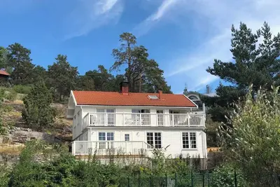 Image de Charming Swedish Villa With Wooden Beams Near Water