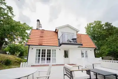 Image de Renovated Villa w/ Stunning Lake View & Beach Access