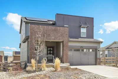 Image de New Modern Retreat w/Mountain Views, Fire Pit + Deck