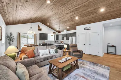 Image de Spring Promos-Airy McCall Home Close to Everything