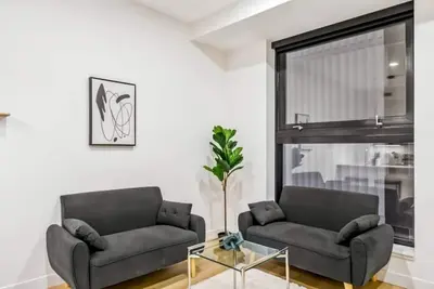 Image de Chic Downtown Living | Sauna, Gym + Pool Table Access