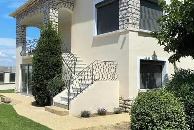 Image de La Maison de Gari, maison spacieuse avec piscine et bel extérieur