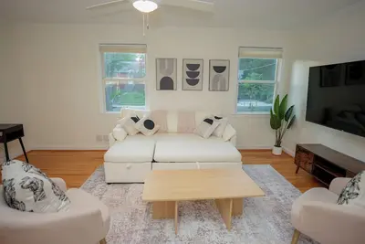 Image de Bright & Cozy 2br w/ Yard – Private Entrance In Silver Spring