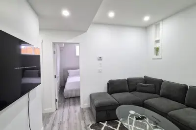 Image de Quaint 2-bedroom house in Chestermere perfect for relaxing stays