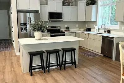 Image de Brand New Home- A Peaceful Woodland Retreat!