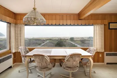 Image de Delightful beach front house with ocean view relaxing getaway for quiet guests