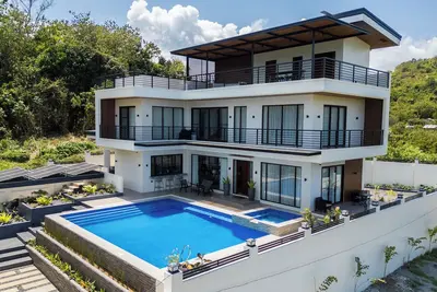 Image de Modern Luxury Overlooking Villa Honda Bay 100% Solar Power